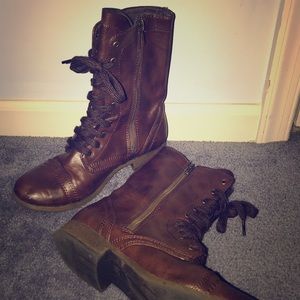 Combat boots